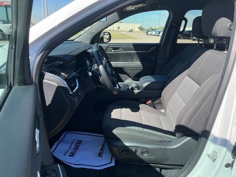 Used 2025 GMC Acadia Elevation image 15