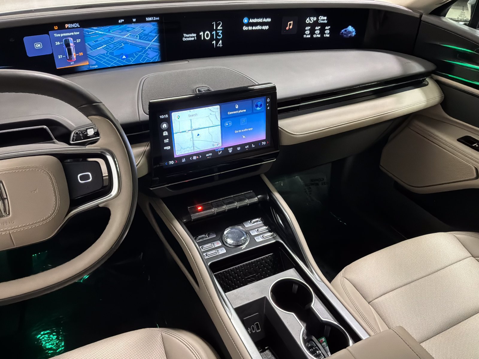 Used 2025 Lincoln Nautilus Premier AWD/4WD image 9