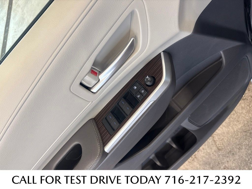 Used 2021 Toyota Sienna XLE AWD/4WD image 21