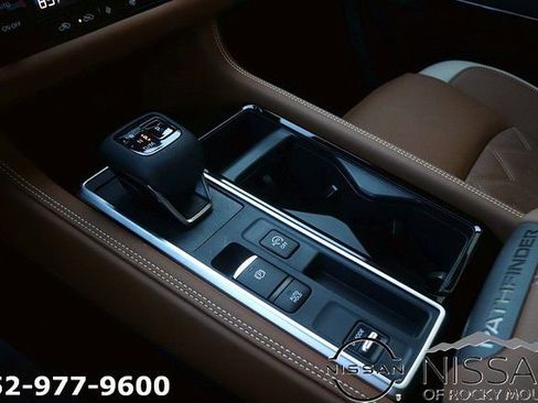 New 2026 Nissan Pathfinder Platinum FWD image 20