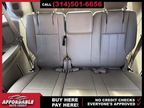 Used 2015 Chrysler Town & Country Touring-L image 13