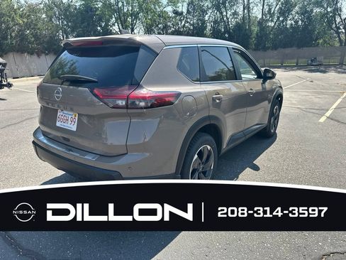 Used 2025 Nissan Rogue SV AWD/4WD image 11