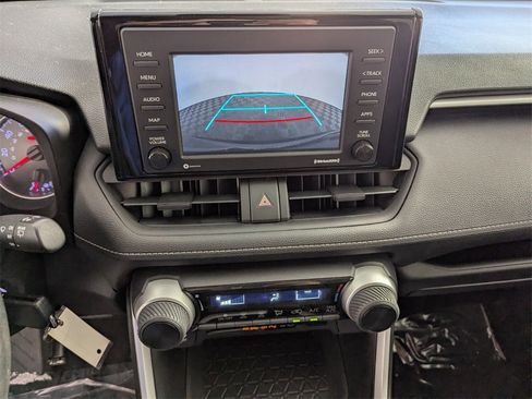 Used 2022 Toyota RAV4 LE image 24