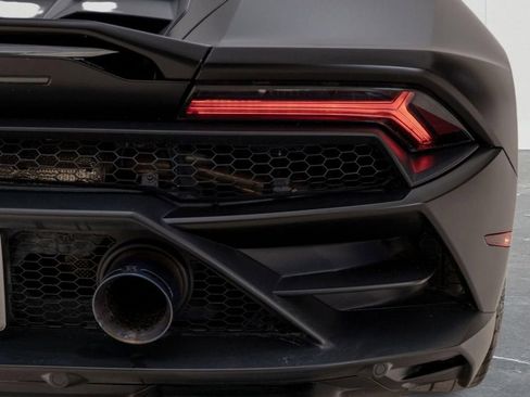 Used 2020 Lamborghini Huracan EVO image 7