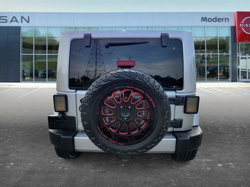 Used 2016 Jeep Wrangler Unlimited Sahara w/ Connectivity Group AWD/4WD image 6
