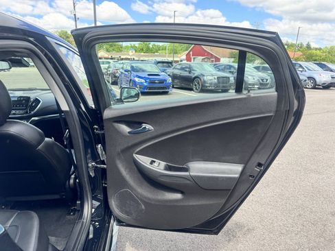 Used 2018 Chevrolet Volt Premier w/ Driver Confidence Package FWD image 17