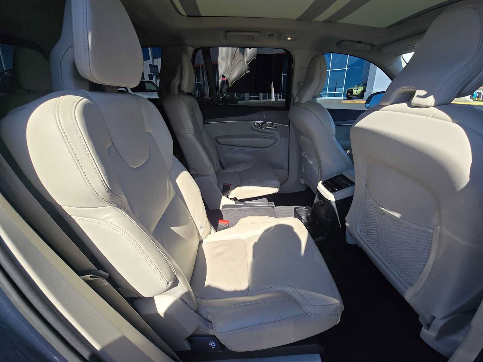 Used 2023 Volvo XC90 T8 Ultimate AWD/4WD image 12