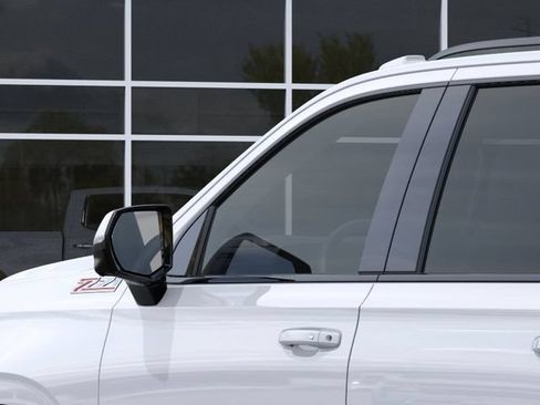New 2026 Chevrolet Suburban Z71 AWD/4WD image 12