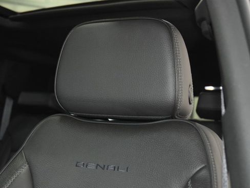 Used 2024 GMC Yukon XL Denali AWD/4WD image 42