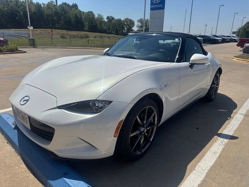 Used 2017 MAZDA MX-5 Miata Grand Touring RWD image 2
