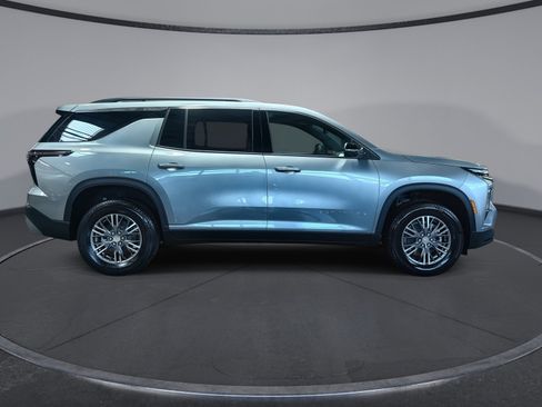 New 2026 Chevrolet Traverse LT w/ Driver Confidence Package AWD/4WD image 15