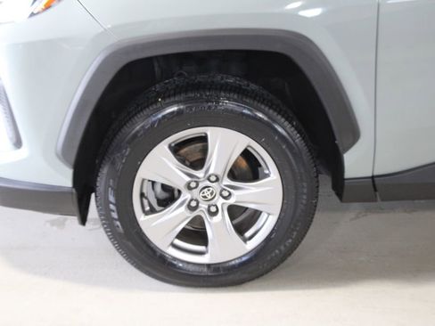 Used 2022 Toyota RAV4 XLE AWD/4WD image 6