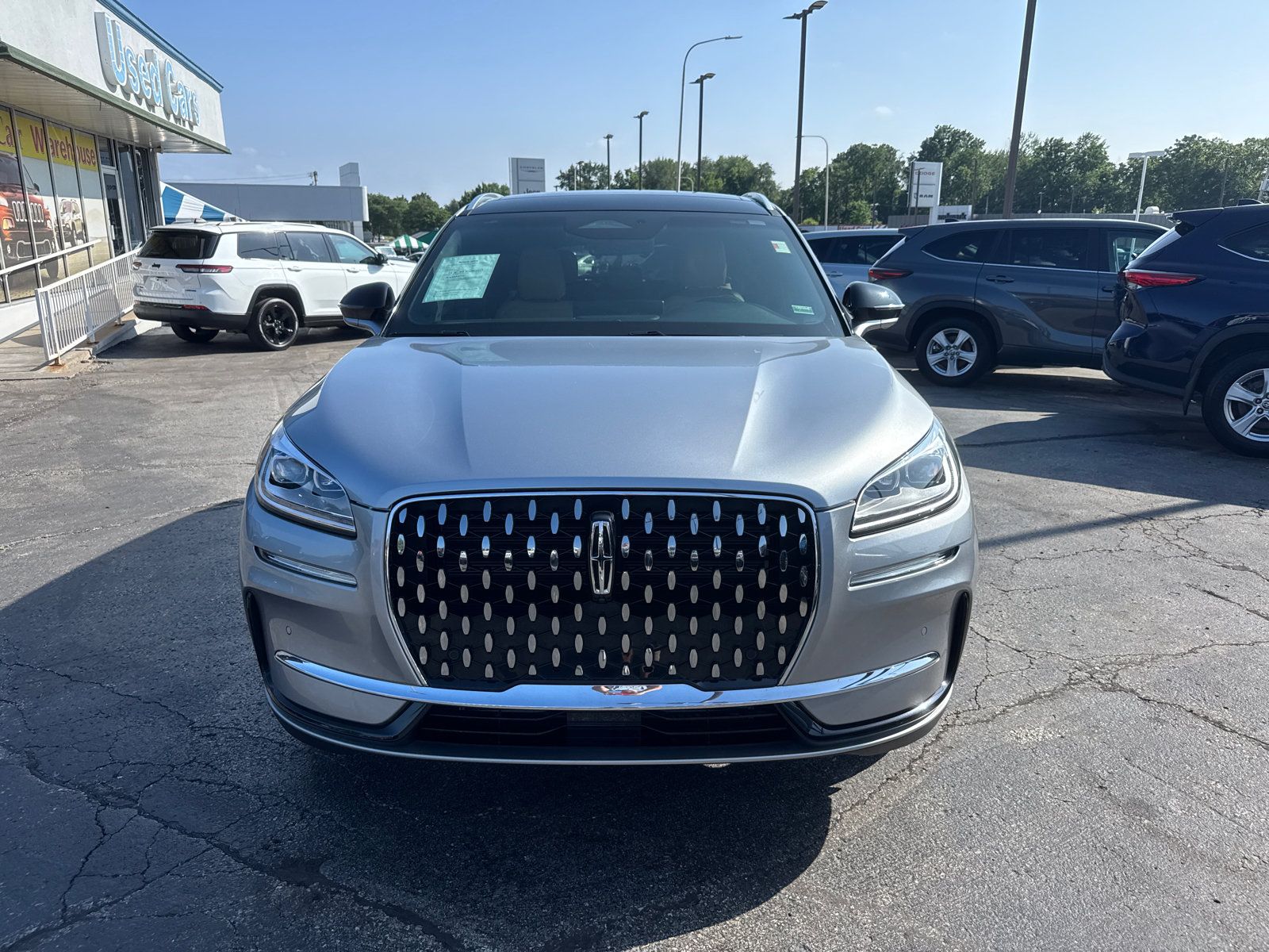 Used 2023 Lincoln Corsair Reserve w/ Equipment Group 201A AWD/4WD image 2