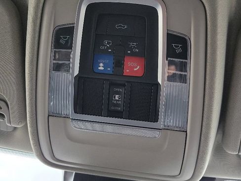 Used 2022 RAM 1500 Laramie AWD/4WD image 14