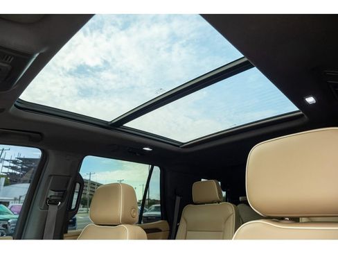 Used 2021 Chevrolet Tahoe Premier w/ Premium Package RWD image 16