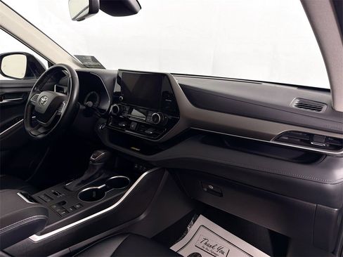 Used 2023 Toyota Highlander L image 27