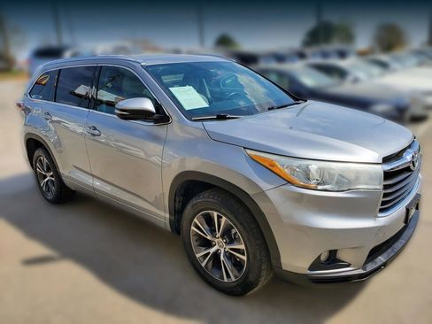 Used 2016 Toyota Highlander XLE image 11