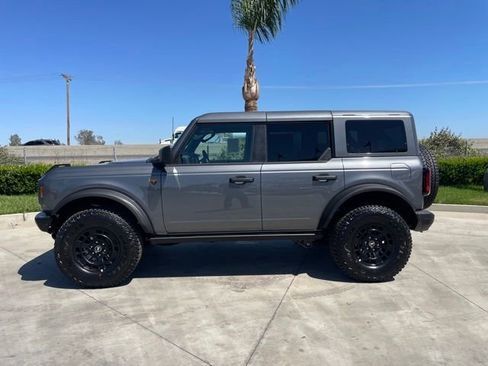 New 2026 Ford Bronco Badlands w/ Sasquatch Package AWD/4WD image 2