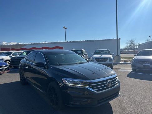 Used 2022 Volkswagen Passat 2.0T SE image 3