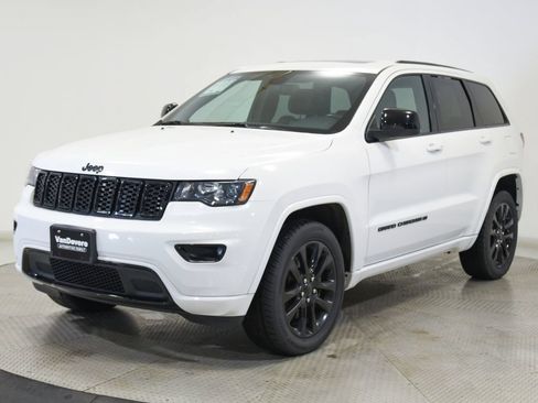 Used 2022 Jeep Grand Cherokee Laredo X AWD/4WD image 5
