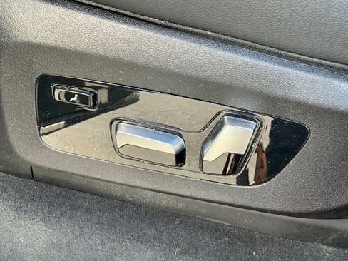 Used 2019 BMW X7 xDrive50i w/ Off-Road Package image 36