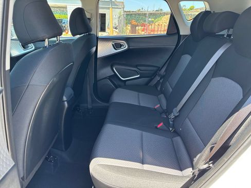 Used 2025 Kia Soul LX w/ LX Technology Package FWD image 23