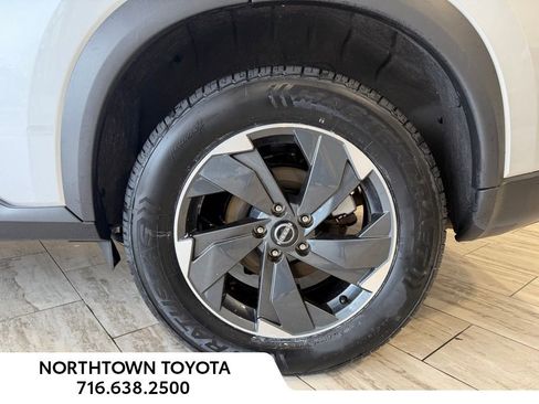 Used 2025 Nissan Rogue SV image 9