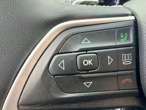 Used 2025 Jeep Grand Cherokee L Altitude AWD/4WD image 31