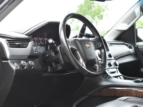 Used 2018 Chevrolet Suburban LT image 22