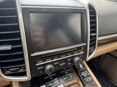 Used 2014 Porsche Cayenne Platinum Edition w/ Walnut Interior Package AWD/4WD image 29