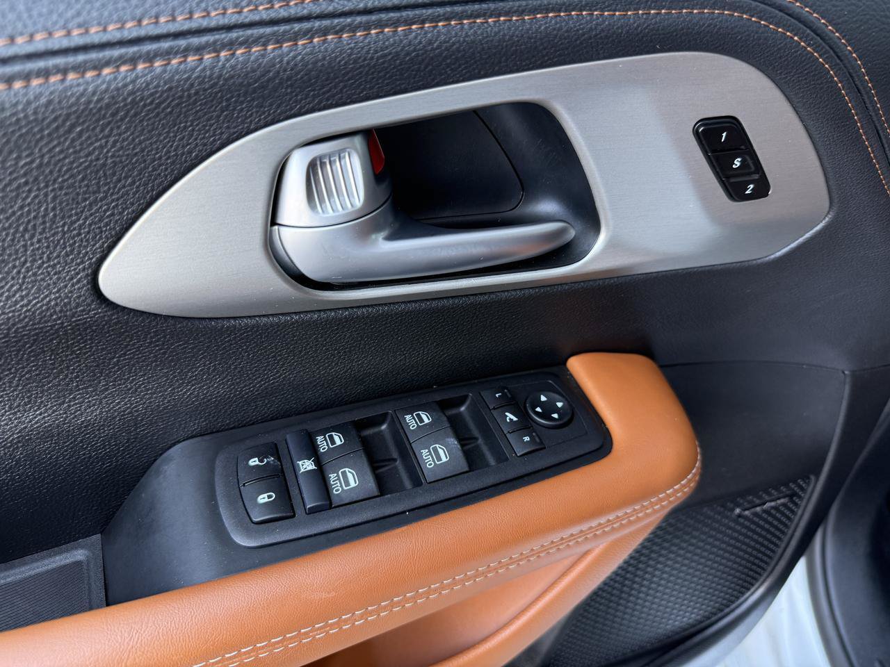 Used 2024 Chrysler Pacifica Pinnacle FWD image 11