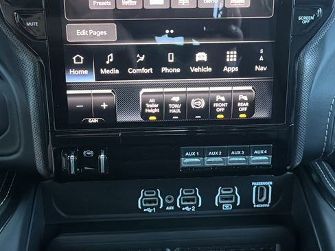 New 2026 RAM 2500 Limited AWD/4WD image 32