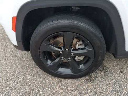 Used 2021 Jeep Grand Cherokee L Laredo image 33