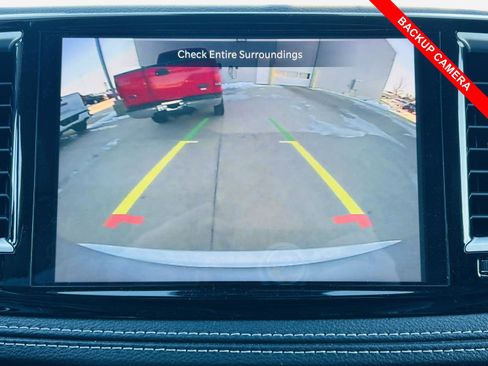 Used 2024 Chrysler Pacifica Touring-L image 10