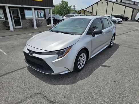 Used 2022 Toyota Corolla LE FWD image 2