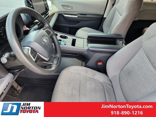 Used 2021 Toyota Sienna LE FWD image 14