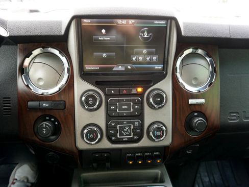 Used 2014 Ford F350 Lariat image 19