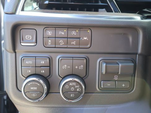 New 2026 Chevrolet Suburban High Country AWD/4WD image 13