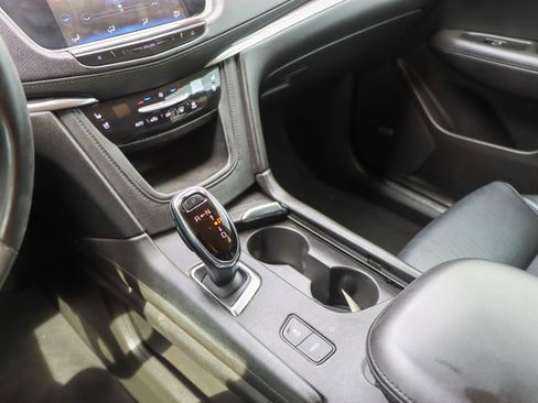 Used 2018 Cadillac XT5 Premium Luxury FWD image 39