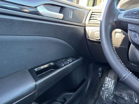 Used 2015 Ford Fusion SE w/ Equipment Group 201A image 30