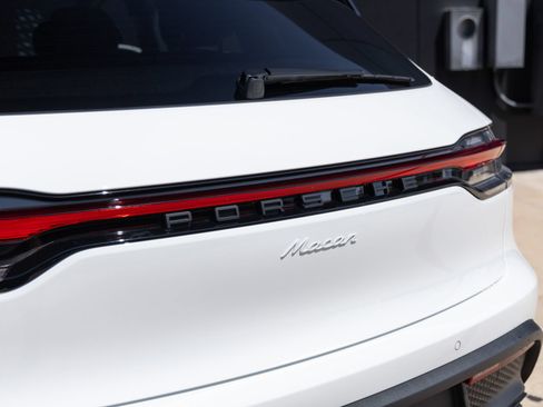 Certified 2026 Porsche Macan AWD/4WD image 14