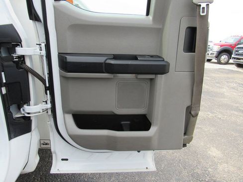 Used 2017 Ford F550 4x4 SuperCab Super Duty w/ Power Equipment Group image 38