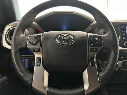 Used 2021 Toyota Tacoma Limited AWD/4WD image 11