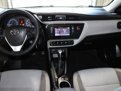 Used 2018 Toyota Corolla LE FWD image 11