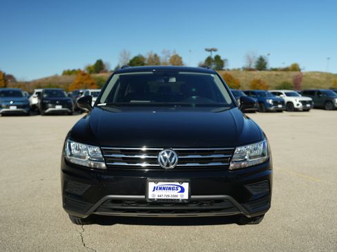 Used 2021 Volkswagen Tiguan SE w/ Panoramic Sunroof Package image 3