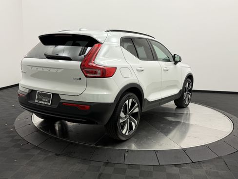 Used 2025 Volvo XC40 B5 Ultra AWD/4WD image 7