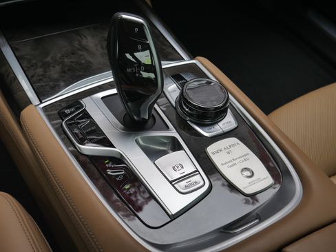 Used 2017 BMW ALPINA B7 xDrive AWD/4WD image 17