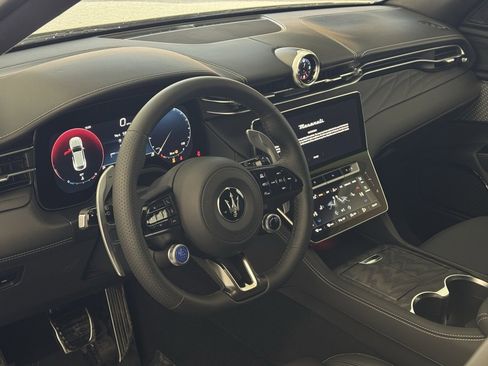 New 2025 Maserati Grecale Modena image 8