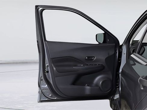 Used 2023 Nissan Kicks S image 13