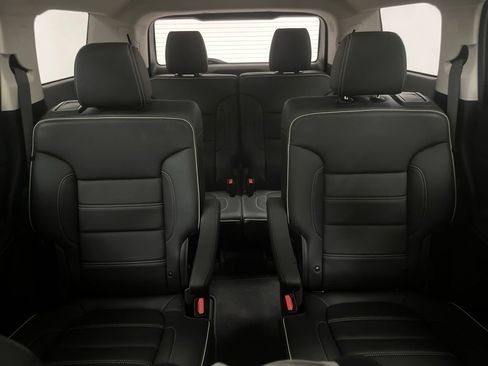 Used 2021 GMC Acadia Denali w/ Denali Technology Package FWD image 16
